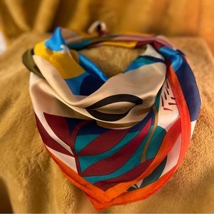 Fashionable Small Scarve